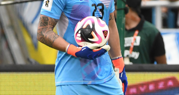 Conmebol oficializa regla de los 8 segundos para arqueros en Copa Libertadores y Sudamericana.