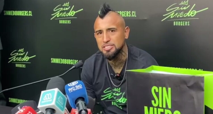 Arturo Vidal en la presentación de Sin Miedo Burgers