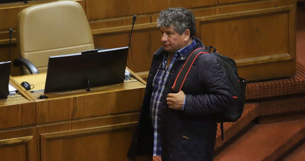 Asesor del diputado Alinco recibió millonario finiquito: lo recontrató 4 meses después