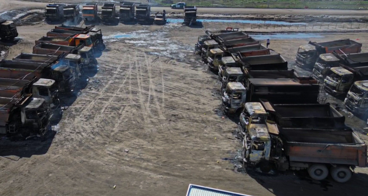 Camiones quemados en atentado en Santa Bárbara que generó reacciones en parlamentarios socialistas en Los Ríos