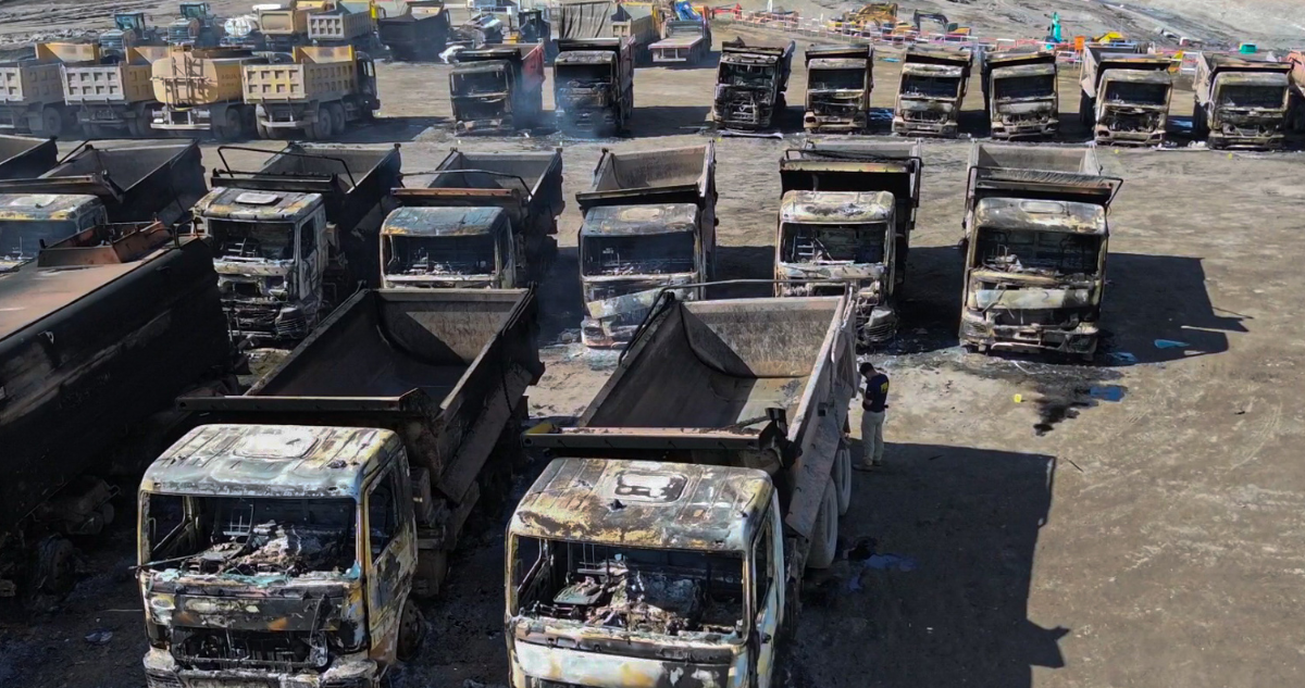 Camiones destruidos en atentado en Santa Bárbara