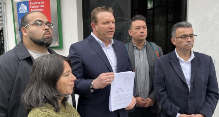 Autoridades de Penco mostrando rechazo a proyecto de tierras raras