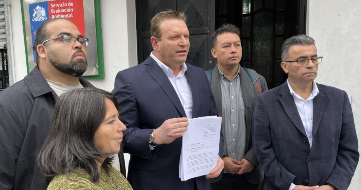 Autoridades de Penco mostrando rechazo a proyecto de tierras raras