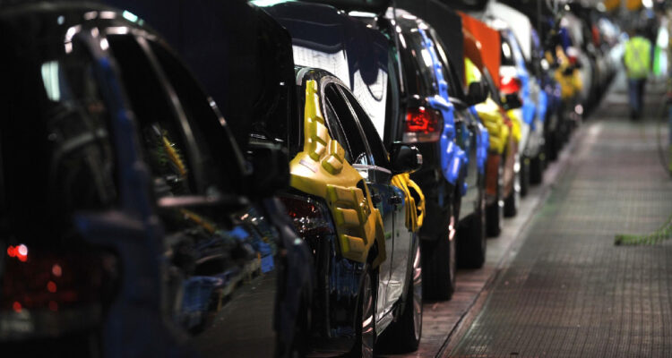 Canadá aplicará un arancel del 25% a ciertos vehículos fabricados en Estados Unidos