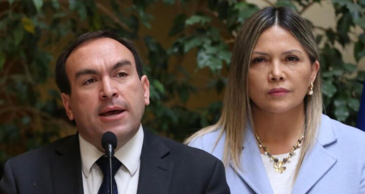 Bancada UDI emplaza a Jara exigiendo definiciones sobre tercer proceso constituyente y Venezuela