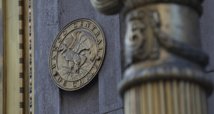 Ante guerra comercial y menor crecimiento, sugieren que Banco Central mantenga la tasa de interés