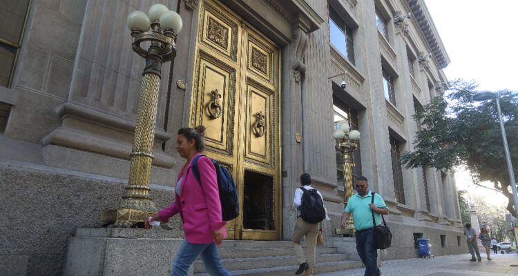 Banco Central analiza shock de la guerra comercial, pero evita dar aún certezas de secuelas en Chile