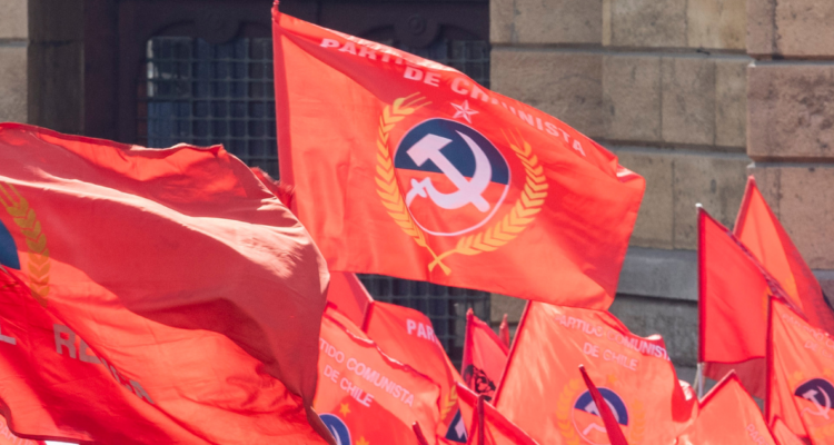 Banderas del PC por elección del exalcalde de Los Lagos como carta para diputado en Los Ríos
