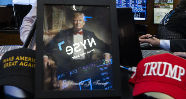 Bolsas no lograron repuntar tras el “tarifazo” de Trump a China: el dólar cerró en los $1.000