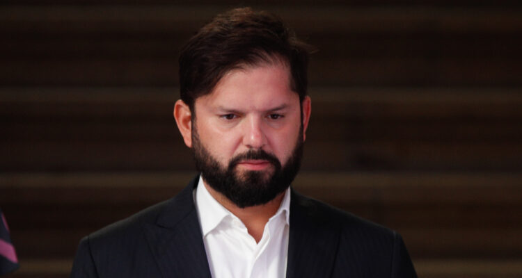 Boric encabeza reuniones en La Moneda para analizar eventual impacto de la guerra comercial en Chile