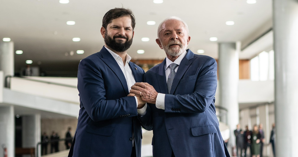 Boric destaca relación con Lula en su llegada a Brasil: “No solo es el Presidente, también es amigo”