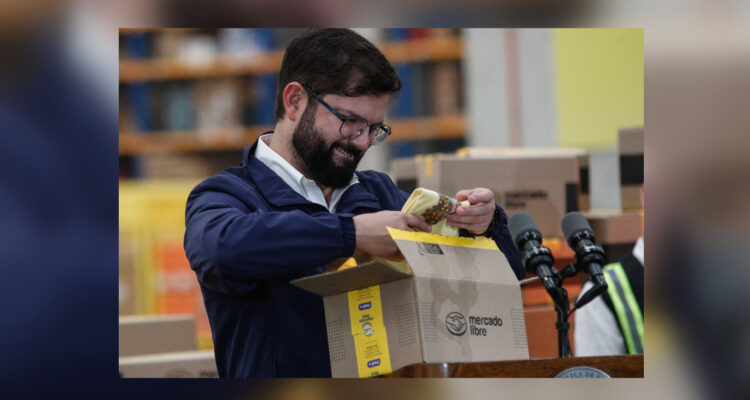 Boric visita instalaciones de Mercado Libre y celebra que empresa invertirá US$550 millones en Chile