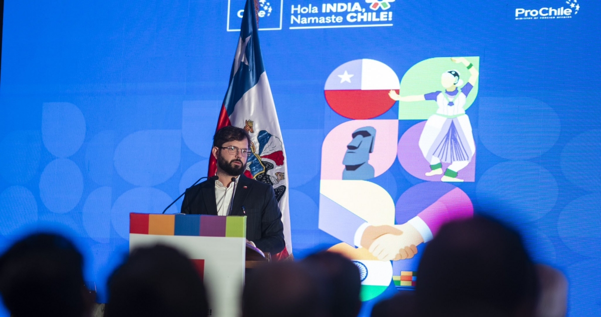 Boric dispara contra Trump desde la India: “Pretende parecer un nuevo emperador”