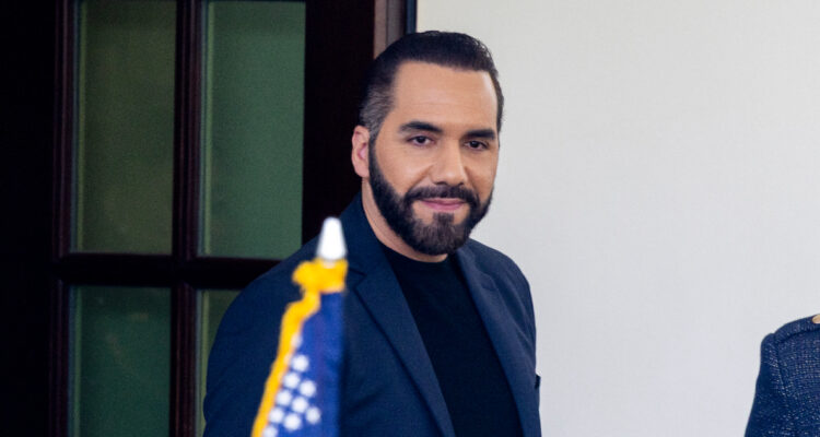 Bukele busca subir 12% sueldo mínimo en El Salvador, que figura con salarios más bajos de la región