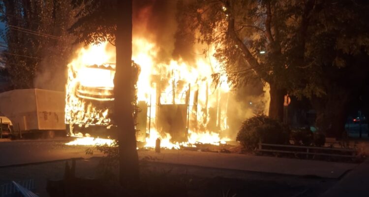 Bus RED se incendia en Estación Central