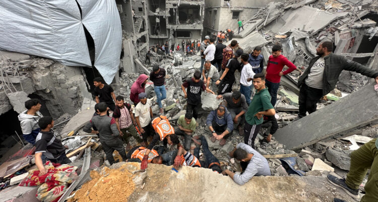 Unos 3.100 cadáveres están atrapados bajo los escombros en la Franja de Gaza según Ministerio de Salud