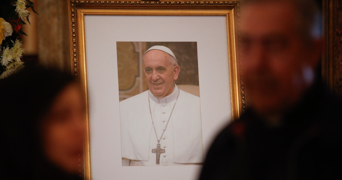 Fotografía a una imagen del Papa Francisco