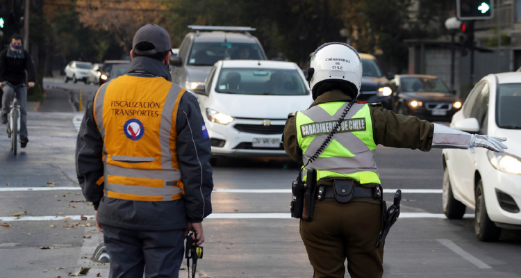 Revelan calendario de restricción vehicular en Santiago para este 2025