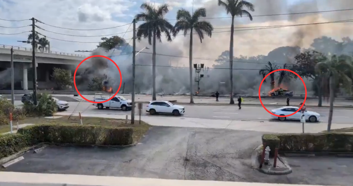 Avioneta se estrella y provoca incendio en plena avenida de Boca Ratón, Florida (EEUU)