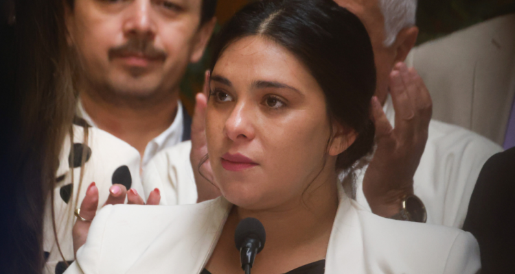 Cariola (PC) acude a la CIDH por allanamiento a su casa mientras daba a luz: “No se lo doy a nadie”