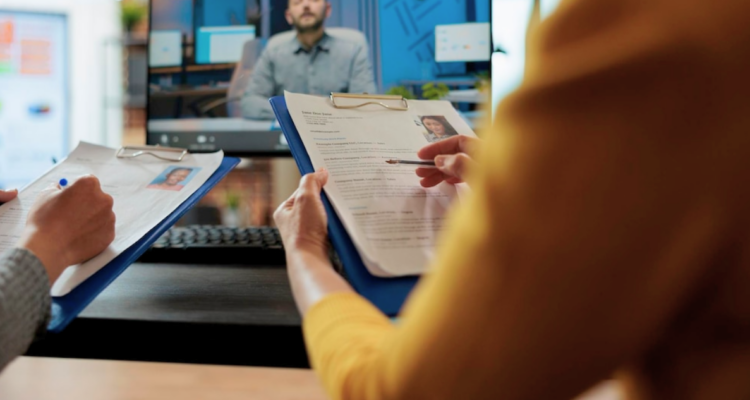 Psicología a la cabeza: las carreras profesionales con más vacantes disponibles, según Chiletrabajos