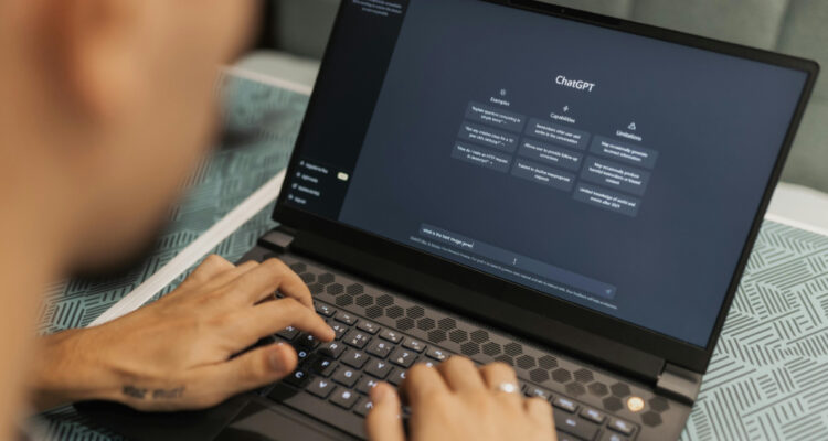 Decir “por favor” y “gracias” a ChatGPT le cuesta decenas de millones de dólares, reveló su creador