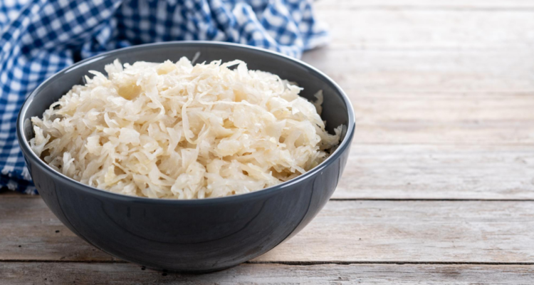 fotografía de plato con chucrut en referencia al inesperado beneficio que tendría consumirlo una vez al día