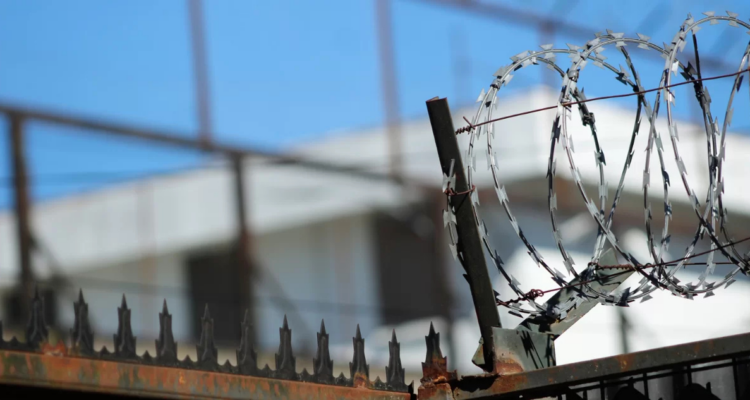 Temor por su vida, homofobia y cambio a Santiago I: la denuncia de imputado por megafraude tributario