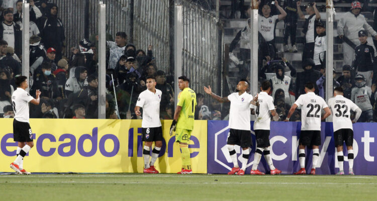 Colo Colo en el duelo ante Fortaleza por Copa Libertadores