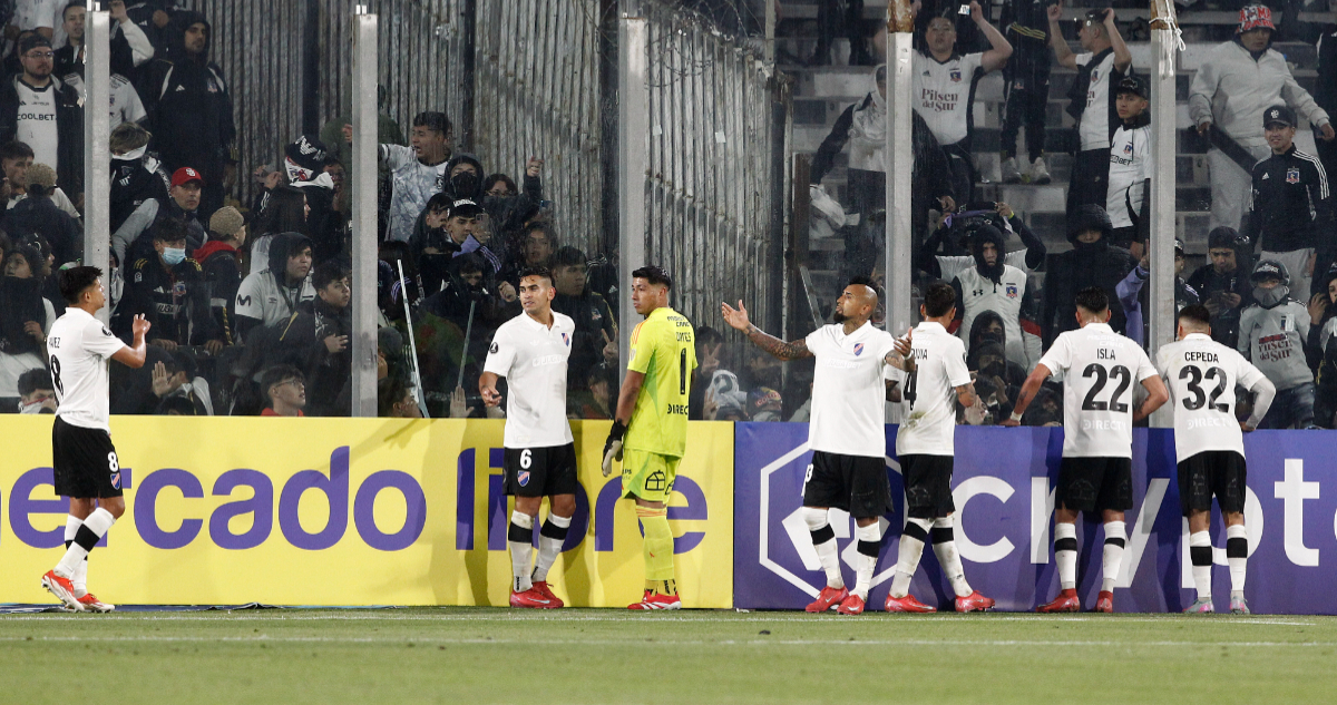 Colo Colo en el duelo ante Fortaleza por Copa Libertadores