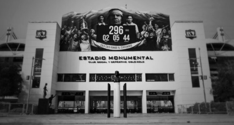 Colo Colo suspende Arengazo en “señal de duelo” por 2 hinchas fallecidos afuera del Estadio Monumental