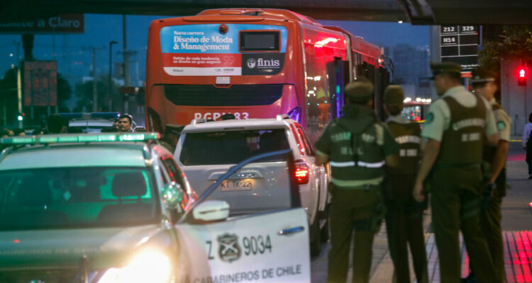Conductor de buses RED denuncia ola de asaltos a pasajeros cuando cae la noche en Santiago