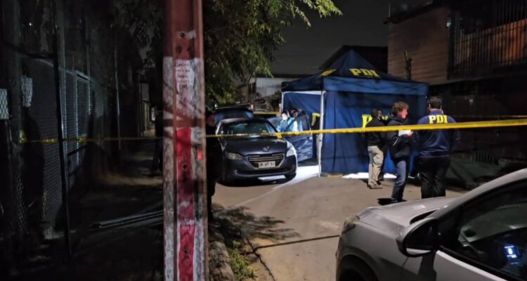 Conductor muere baleado dentro de su vehículo en La Pintana