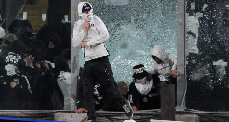 Conmebol castiga a Colo Colo y abre expediente disciplinario: club deberá jugar sin público