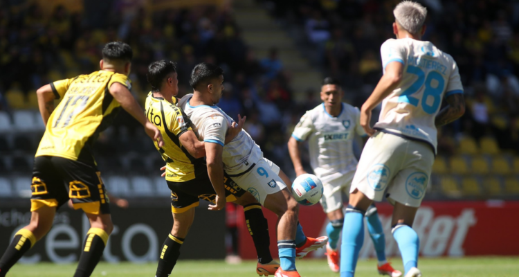 Coquimbo Unido y Huachipato repartieron puntos en una opaca igualdad en el Campeonato Nacional.