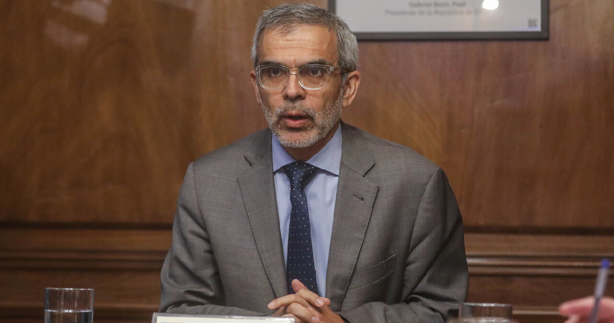 Cordero llegó al Bío Bío tras atentado en Santa Bárbara: se reunió con embajador y empresarios chinos