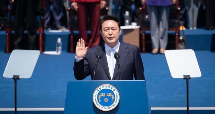 Yoon Suk-yeol en su ceremonia de investidura el 10 de mayo de 2022