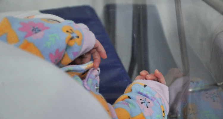 Corte fija pagar $300 millones a familia por cesárea tardía que dejó daño neurológico a recién nacido