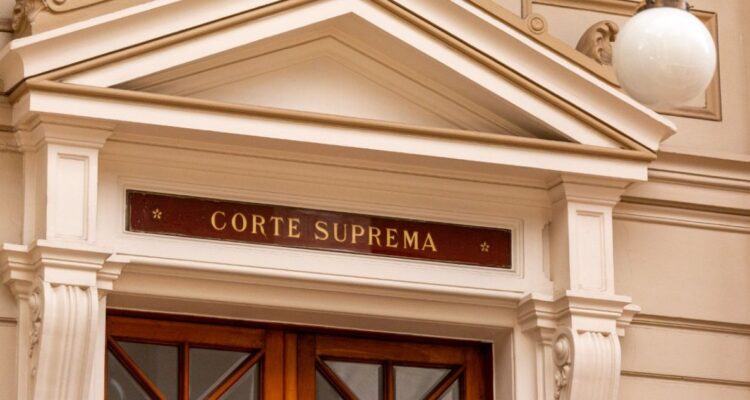 Suprema instruye a Cortes de Apelaciones mantener comparecencia de abogados mediante videoconferencia