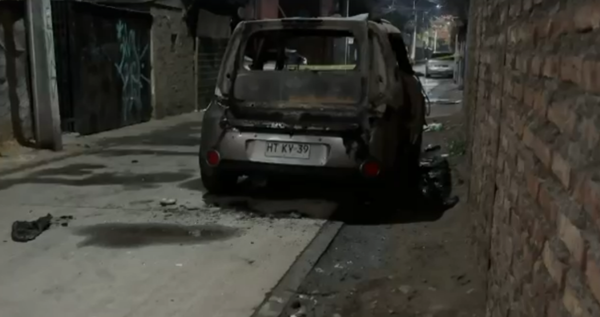Brutal crimen en Puente Alto: sujetos asesinan a un hombre y luego queman su vehículo