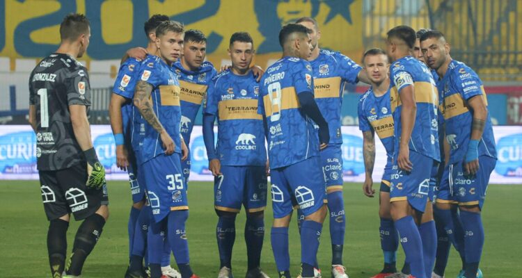 Plantel de Everton se rebeló contra su dirigencia.