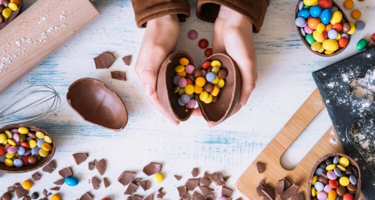 Cuántos huevitos de chocolate puedes comer o es recomendado al día según tu edad en Domingo de Resurrección de Semana Santa y el conejito.