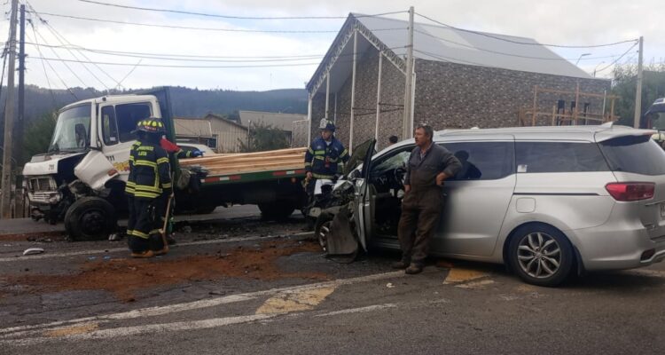 Cuatro lesionados en colisión en Lota