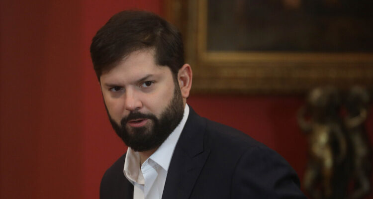 Comisión envía cuestionario al presidente Boric por fallida compra de la casa de Allende
