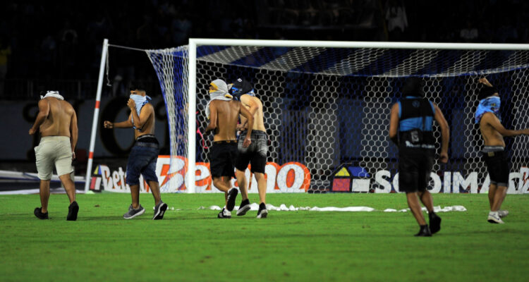Deportes Iquique sanción por invasión de barra