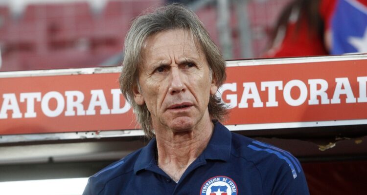 Ricardo Gareca sigue al mando de La Roja.