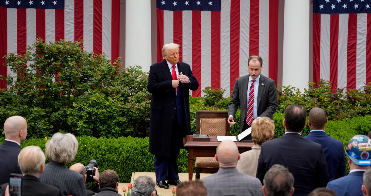 Trump extiende la pausa de aranceles sobre bienes cubiertos bajo acuerdo comercial con Canadá y México