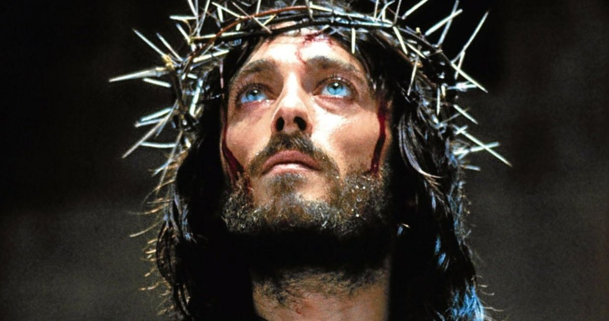 Dónde, cuándo y a qué hora ver Jesús de Nazaret por televisión en Chile quién transmite la película o miniserie por TVN en semana santa viernes santo.