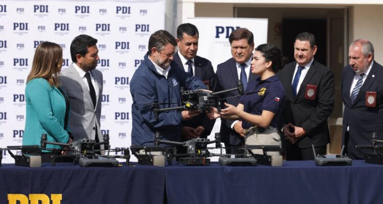 GORE Santiago entrega tecnológicos drones a la PDI para combatir el crimen organizado