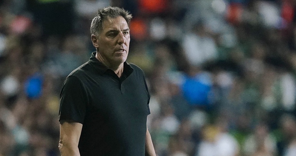 Eduardo Berizzo se lanzó contra FIFA y Gianni Infantino.